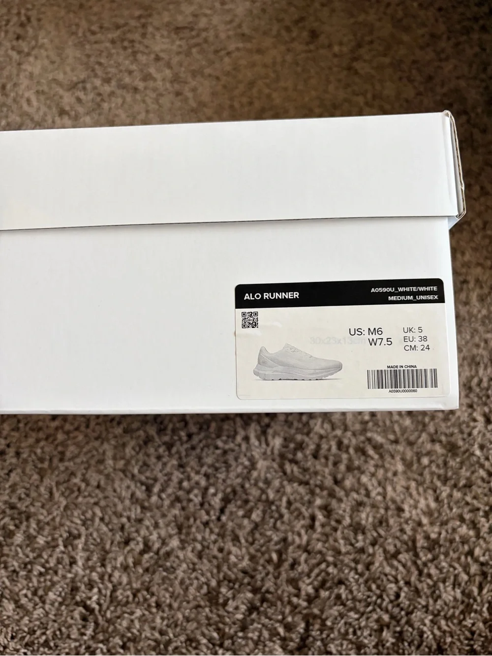 ALO Yoga sleek white